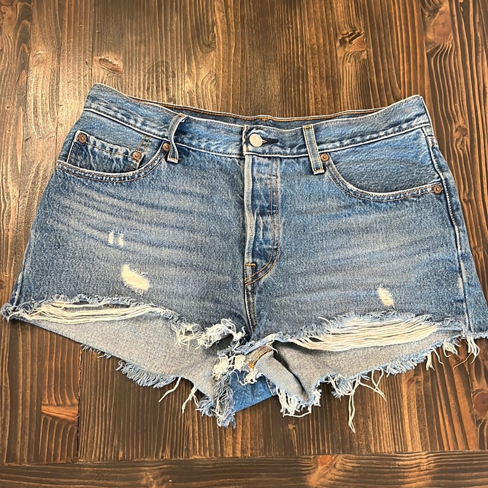 Levi’s Ripped Jean Shorts size 28